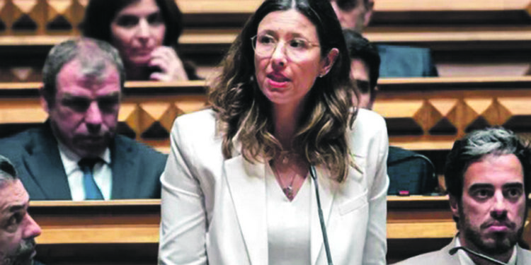 Iniciativa liberal propõe serviços mínimos obrigatórios nas escolas durante as greves 2026 - justiça - iustitia. Bg Iniciativa liberal propõe serviços mínimos obrigatórios nas escolas durante as greves 2026