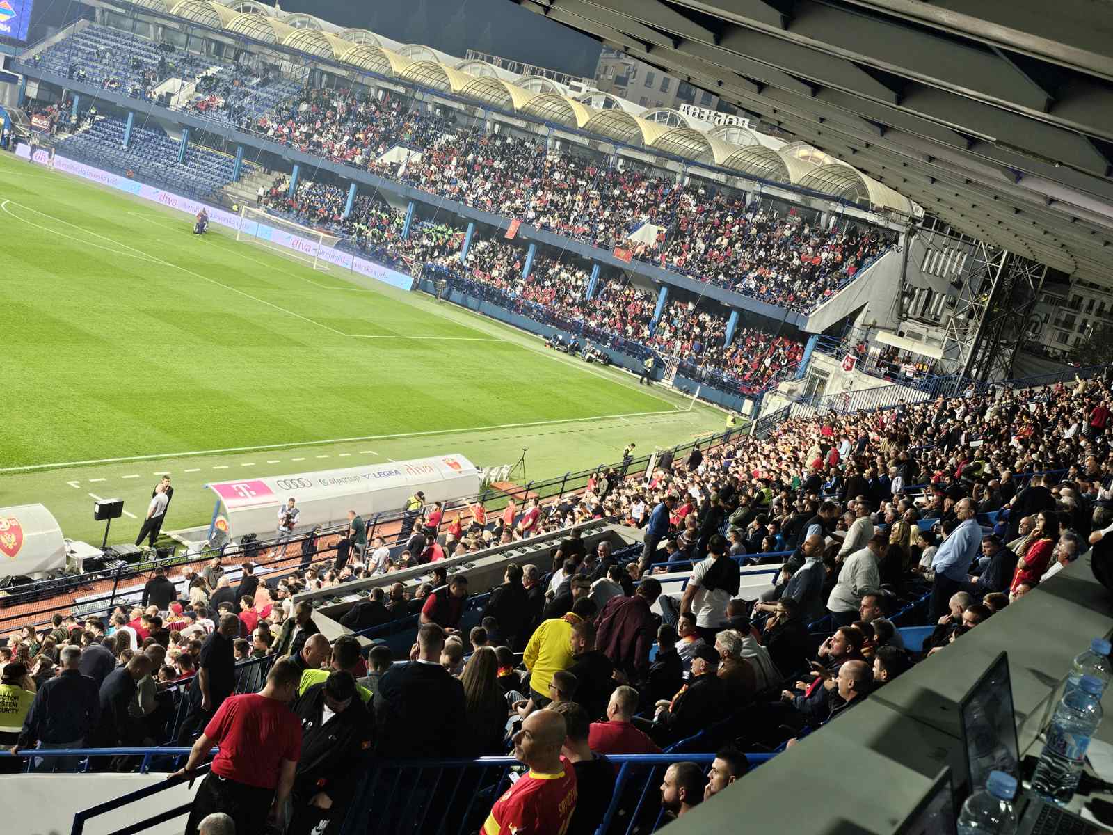 Uživo: crna gora – jermenija 0:0, isključen lončar 2026 - правда - юстиция Crna gora jermenija uživo: crna gora – jermenija 0:0, isključen lončar 2026 ivo crna gora jermenija isklju lon 2026 3 crna gora jermenija crnogorska fudbalska reprezentacija susretom sa jermenijom zatvara ovaj mini ciklus utakmica u ligi nacija, a... Iustitia. Bg uživo: crna gora – jermenija 0:0, isključen lončar 2026 2026-10-05 21:03:11 правда - юстиция crna gora jermenija