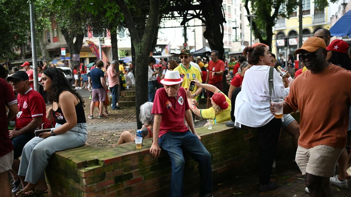 La justicia retrasa dos horas el cierre de las urnas en brasil por el boicot de la derecha al transporte público 2026 - justicia - iustitia. Bg Brasil, en vilo tras las elecciones más ajustadas de la historia