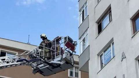 Kadıköy'de çıkan yangın söndürüldü: beş yaralı 2026 - adalet - iustitia. Bg Yangın söndürüldü kadıköy'de çıkan yangın söndürüldü: beş yaralı 2026 kad kan yang yaral 2026 yangın söndürüldü haber merkezi i̇stanbul'un kadıköy ilçesinde sekiz katlı bir binada henüz bilinmeyen nedenle yangın çıktı. Yangın... Iustitia. Bg kadıköy'de çıkan yangın söndürüldü: beş yaralı 2026 2026-10-02 14:57:56 adalet - iustitia. Bg yangın söndürüldü