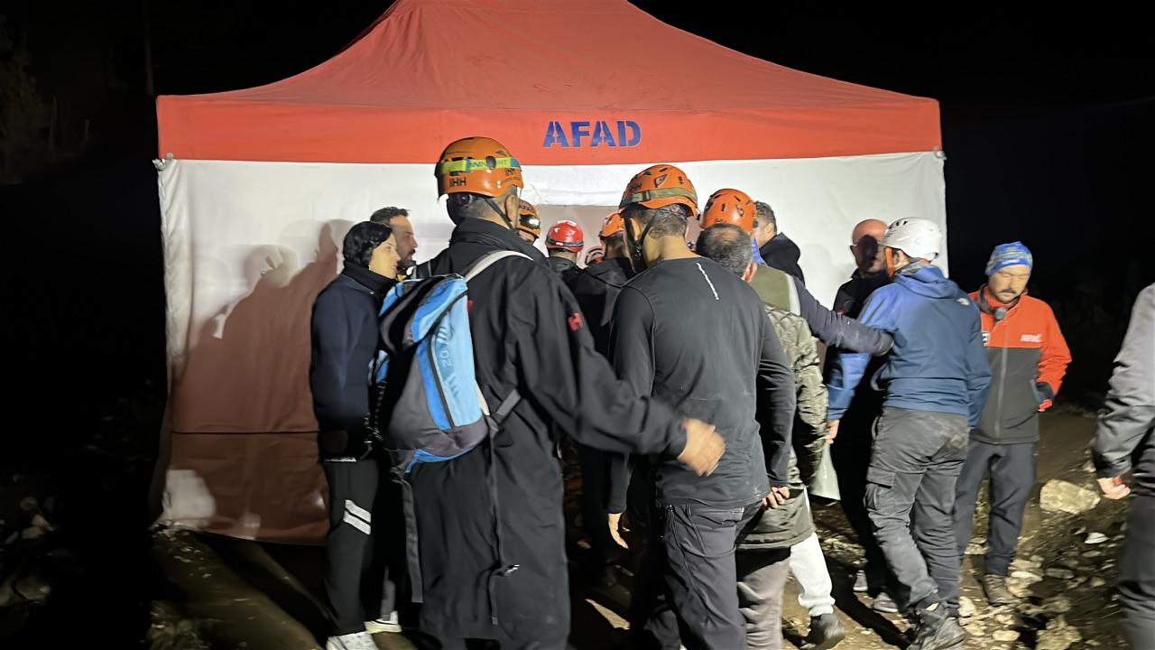 Kanyondaki saatlik kabus kanyondaki 30 saatlik kabus sona erdi: 10 kişi tahliye edildi 2026 kanyondaki saatlik kabus sona erdi tahliye edildi 2026 1 kanyondaki saatlik kabus dün sütçüler ilçesindeki yazılı kanyon'da bulunan i̇nsan hak ve hürriyetleri i̇nsani yardım vakfı (i̇hh) bünyesindeki... Iustitia. Bg kanyondaki 30 saatlik kabus sona erdi: 10 kişi tahliye edildi 2026 2026-10-19 20:59:00 adalet - iustitia. Bg kanyondaki saatlik kabus