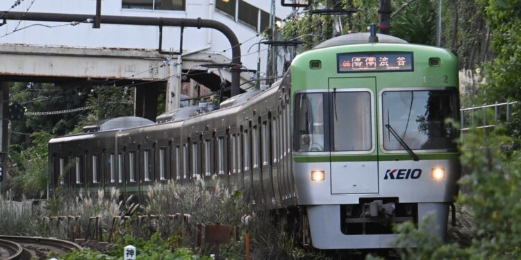 駒場東大前駅の接近メロディー、10月22日から「ただ一つ」「大空と」に 2026