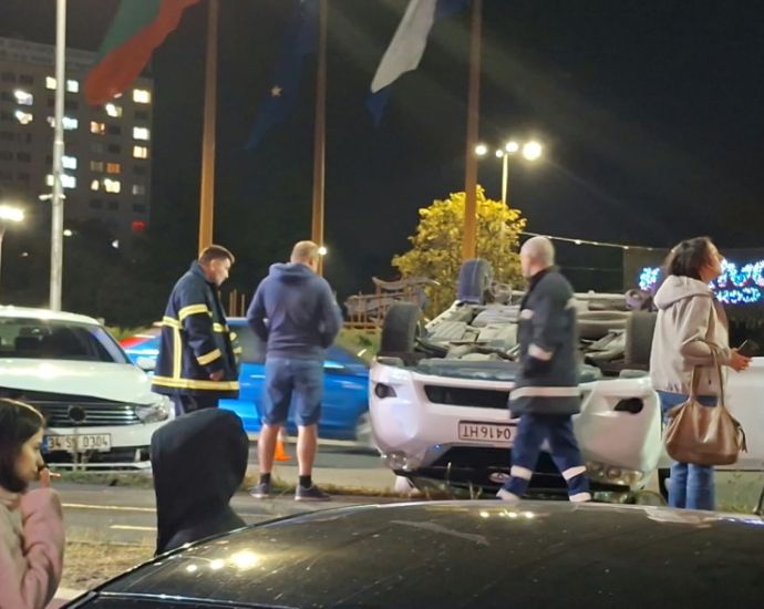 Катастрофа на изхода на бургас: бургаска "тойта" е по таван след удар с турски "фолксваген" 2026 - юстиция Img