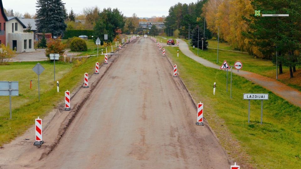 Kelionė iš alytaus į lazdijus gali užtrukti ilgiau nei valandą 2026 - teisingumas - iustitia. Bg Nuardyta kelio danga ir laikini atitvarai ties lazdijų miesto riboženkliu.