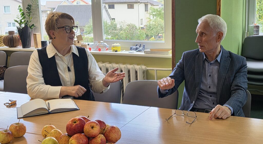 Klaipėdos rajono švietimo klaipėdos rajono švietimo centras: pradedantiesiems mokytojams reikia pagalbos 2026 klaip dos rajono vietimo centras pradedantiesiems mokyt 31 klaipėdos rajono švietimo iustitia. Bg švietimo centre pagerbti lietuvos ir rajono metų mokytojų titulus pelnę pedagogai. Prasmingus linkėjimus išsakė klaipėdos rajono savivaldybės švietimo ir sporto skyriaus... Klaipėdos rajono švietimo centras: pradedantiesiems mokytojams reikia pagalbos 2026 2026-10-17 06:56:00 teisingumas - iustitia. Bg klaipėdos rajono švietimo