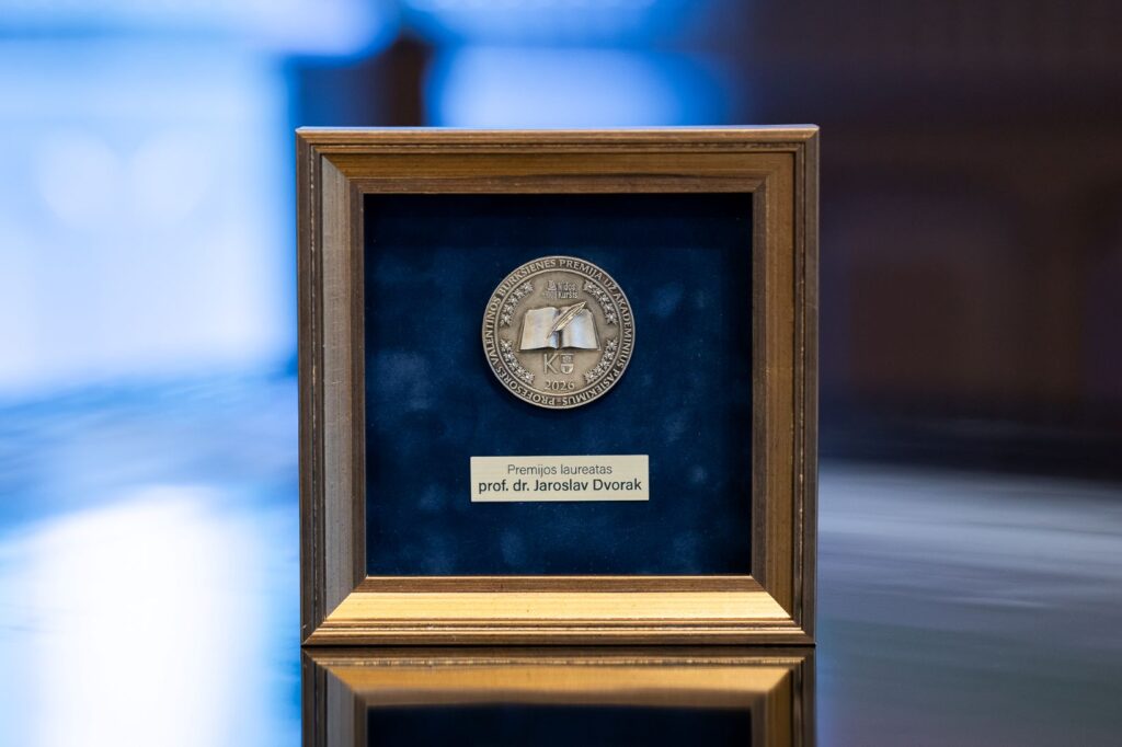 Valentinos burkšienės vardo klaipėdos universitete įteikta pirmoji valentinos burkšienės vardo premija 2026 klaip dos universitete teikta pirmoji valentinos burk i 1 valentinos burkšienės vardo iustitia. Bg klaipėdos universiteto (ku) socialinių ir humanitarinių mokslų fakulteto vitražinėje menėje spalio 21 dieną įvyko iškilminga ceremonija, kurios metu pirmą kartą įteikta prof.... Klaipėdos universitete įteikta pirmoji valentinos burkšienės vardo premija 2026 2026-10-23 07:11:56 teisingumas - iustitia. Bg valentinos burkšienės vardo