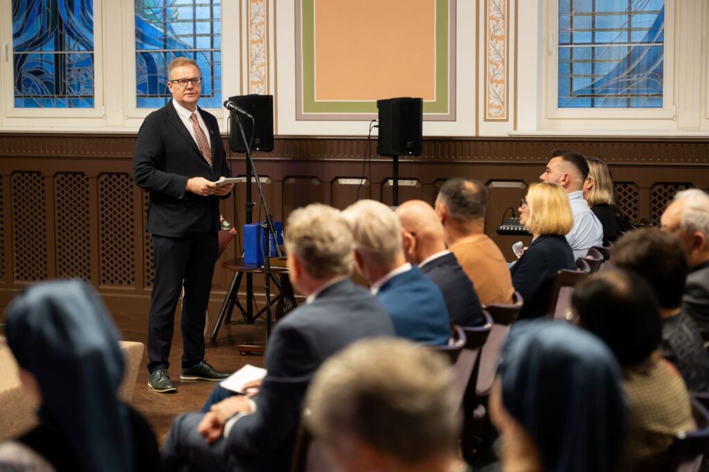 Valentinos burkšienės vardo klaipėdos universitete įteikta pirmoji valentinos burkšienės vardo premija 2026 klaip dos universitete teikta pirmoji valentinos burk i 7 valentinos burkšienės vardo iustitia. Bg klaipėdos universiteto (ku) socialinių ir humanitarinių mokslų fakulteto vitražinėje menėje spalio 21 dieną įvyko iškilminga ceremonija, kurios metu pirmą kartą įteikta prof.... Klaipėdos universitete įteikta pirmoji valentinos burkšienės vardo premija 2026 2026-10-23 07:11:56 teisingumas - iustitia. Bg valentinos burkšienės vardo