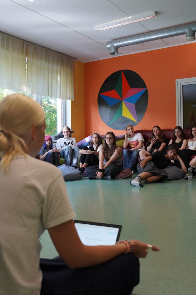 Kokia tikroji tavo kokia tikroji tavo drabužio kaina atverk akis su „erasmus+“ 2026 kokia tikroji tavo drabu kaina atverk akis erasmus 2026 1 kokia tikroji tavo iustitia. Bg tiek tekainuoja, greit galėsiu išmesti, juk aš vienas didelės įtakos nedarau“ – ar tikrai? Vartotojiškumas tapo norma, o mes dažnai net nesuvokiame, kokią kainą už tai... Kokia tikroji tavo drabužio kaina atverk akis su „erasmus+“ 2026 2026-10-08 06:34:07 teisingumas - iustitia. Bg kokia tikroji tavo