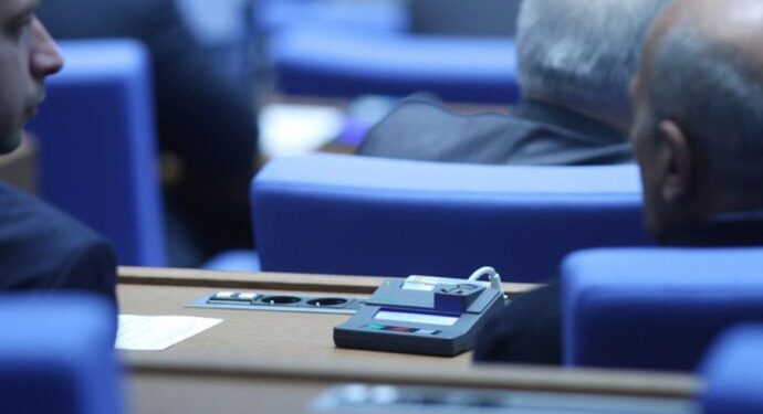 Край на жестокостта: депутатите забраняват окончателно фермите за ценни кожи 2026