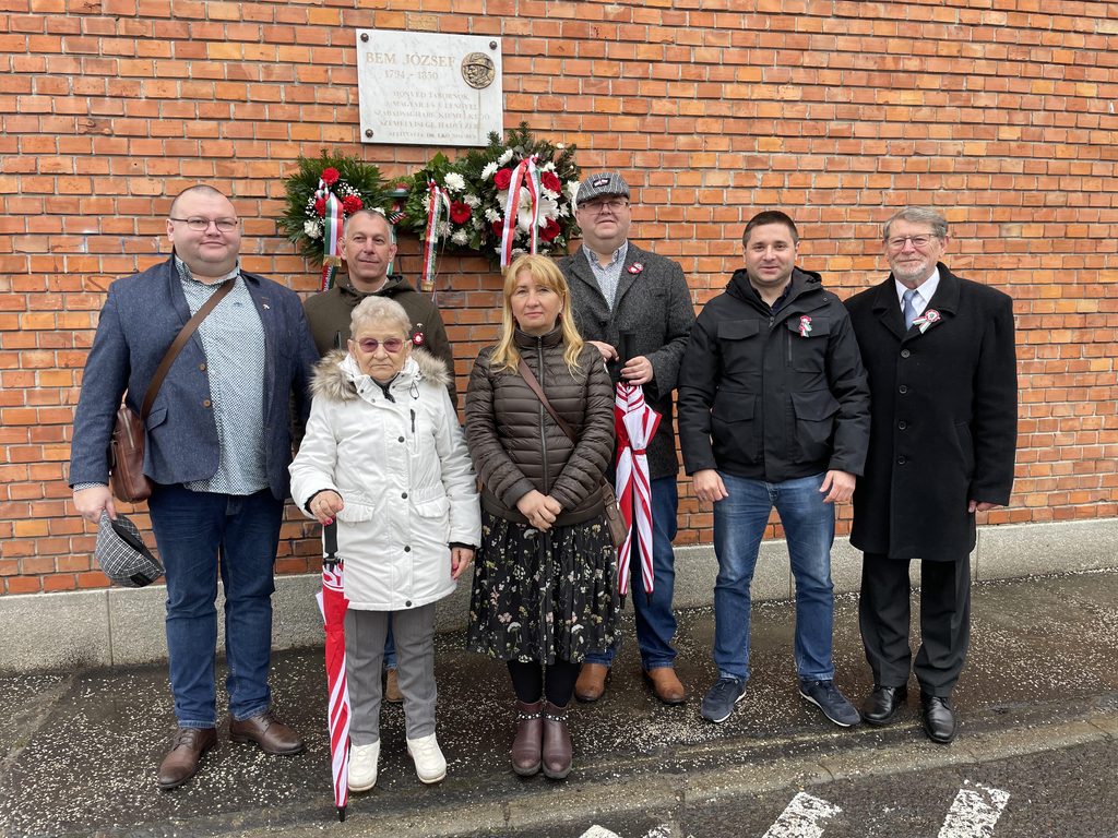 Szovjet lengyel-magyar – két október 2026 lengyel magyar okt ber 2026 2 szovjet 1956 októberében lengyelország és magyarország látszólag hasonló helyzetbe került: mindkét országban megrepedt a... Iustitia. Bg lengyel-magyar – két október 2026 2026-10-23 05:09:00 igazságszolgáltatás - iustitia. Bg szovjet