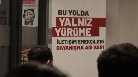 İletişim emekçileri 24 ekim'de sokağa çıkıyor: 'artık yeter, nefes alamıyoruz! ' 2026 - adalet - iustitia. Bg Artık yeter nefes i̇letişim emekçileri 24 ekim'de sokağa çıkıyor: 'artık yeter, nefes alamıyoruz! ' 2026 leti emek ileri ekim soka yor art yeter nefes alam yoru artık yeter nefes haber merkezi patronların ensesindeyiz i̇letişim emekçileri dayanışma ağı, iktidarın artan baskı ve sansür... Iustitia. Bg i̇letişim emekçileri 24 ekim'de sokağa çıkıyor: 'artık yeter, nefes alamıyoruz! ' 2026 2026-10-22 18:34:03 adalet - iustitia. Bg artık yeter nefes