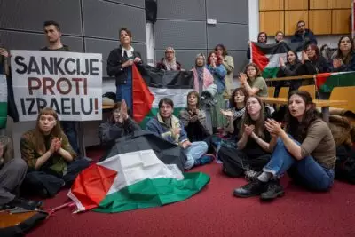 Mediji že hujskajo levičarski mediji že hujskajo k uvozu francoskih protestov v slovenijo 2026 levi arski mediji hujskajo uvozu francoskih protestov s 1 mediji že hujskajo piše: nova24tv. Si
članek mladine o “resni preizkušnji” ljubljanske univerze ni izoliran komentar. Gre za... Iustitia. Bg levičarski mediji že hujskajo k uvozu francoskih protestov v slovenijo 2026 2026-10-21 12:56:48 pravosodje - iustitia. Bg mediji že hujskajo