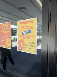 Mediji že hujskajo levičarski mediji že hujskajo k uvozu francoskih protestov v slovenijo 2026 levi arski mediji hujskajo uvozu francoskih protestov s 2 mediji že hujskajo piše: nova24tv. Si
članek mladine o “resni preizkušnji” ljubljanske univerze ni izoliran komentar. Gre za... Iustitia. Bg levičarski mediji že hujskajo k uvozu francoskih protestov v slovenijo 2026 2026-10-21 12:56:48 pravosodje - iustitia. Bg mediji že hujskajo