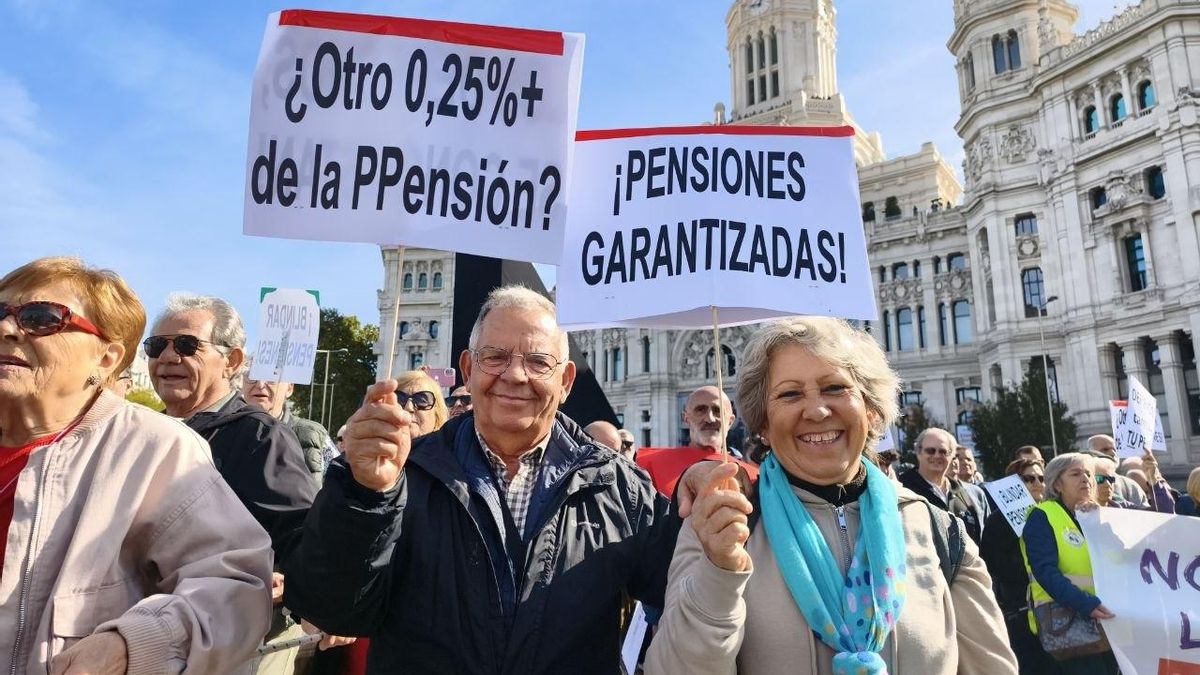 Los pensionistas escenifican su unión con la juventud en una gran manifestación en madrid: "no vamos a aceptar una marcha atrás" 2026 - justicia - iustitia. Bg La manifestación ha recorrido el centro de madrid.