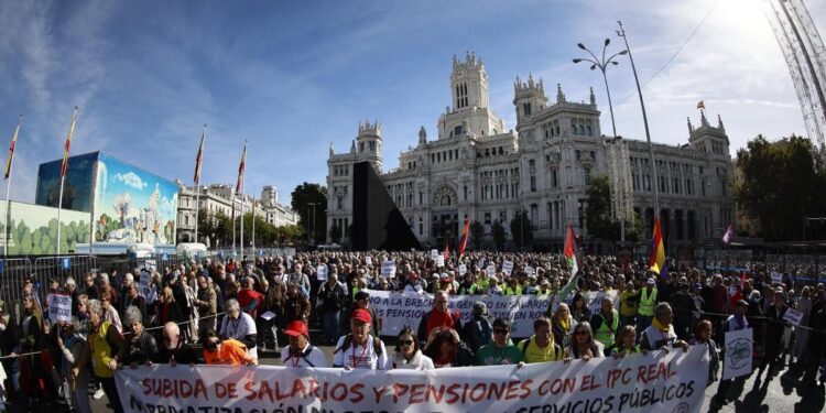 Los pensionistas escenifican su unión con la juventud en una gran manifestación en madrid: "no vamos a aceptar una marcha atrás" 2026 - justicia - iustitia. Bg Los pensionistas escenifican su unión con la juventud en una gran manifestación en madrid: "no vamos a aceptar una marcha atrás" 2026