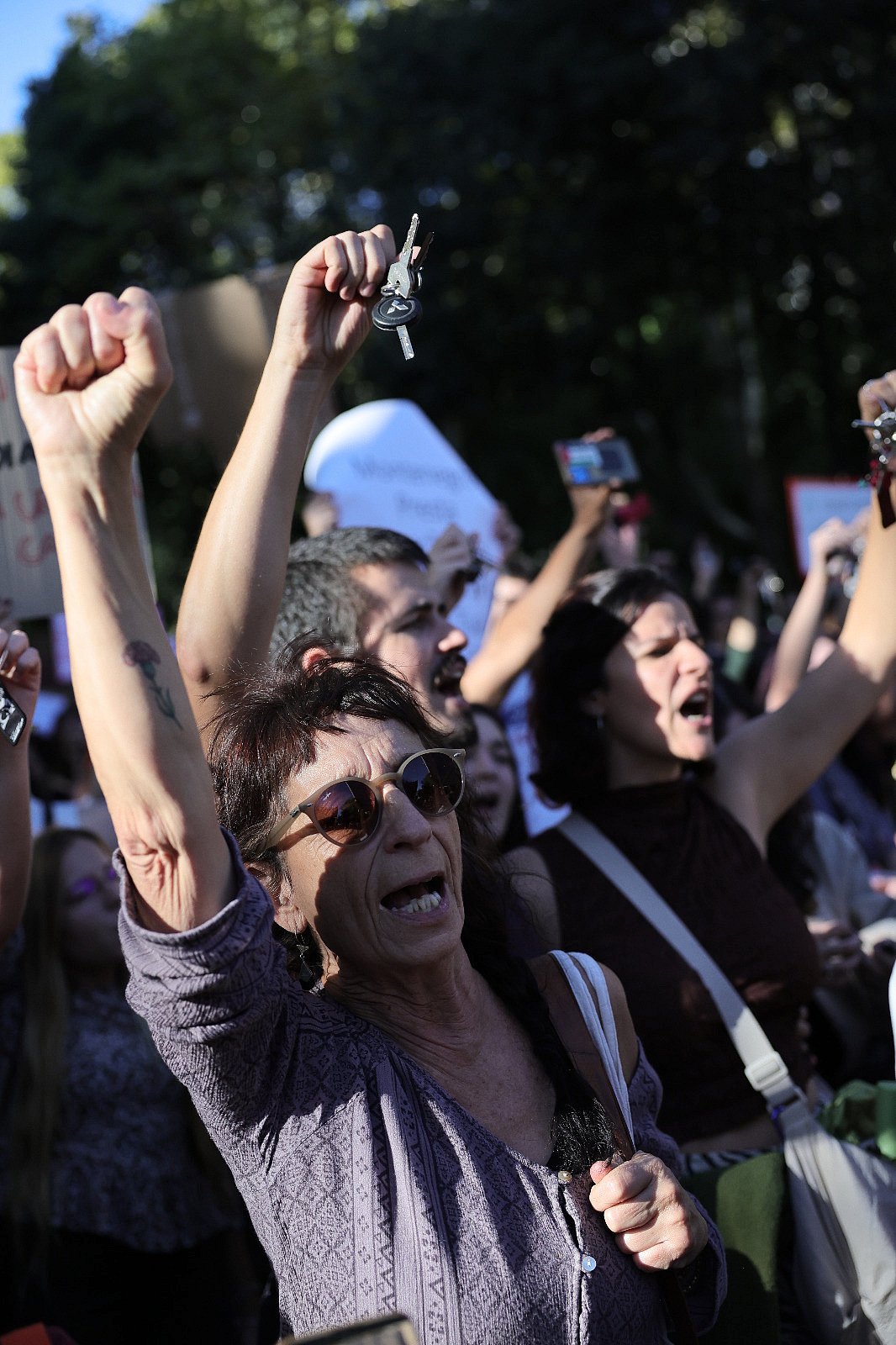 Praça joão manifestação pela habitação chega ao rossio. Milhares na praça d. João i, no porto 2026 manifesta pela habita chega rossio milhares pra porto 2 2 praça joão lisboa. Manifestação pela habitação chega ao rossio cerca de duas horas depois de começar a descer a avenida da... Iustitia. Bg manifestação pela habitação chega ao rossio. Milhares na praça d. João i, no porto 2026 2026-10-24 14:49:24 justiça - iustitia. Bg praça joão