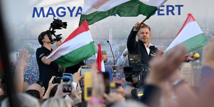 Megalakulhat-e az öttagú öltönyben a börtönben frakció? – kérdezte magyar péter kisvárdán, seszták miklós városában 2026 - igazságszolgáltatás - iustitia. Bg Megalakulhat-e az öttagú öltönyben a börtönben frakció? – kérdezte magyar péter kisvárdán, seszták miklós városában 2026