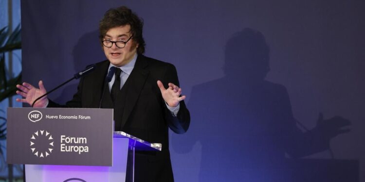 Milei llama "impresentable dictador" a pedro sánchez y se declara "amigo" de ayuso y abascal 2026