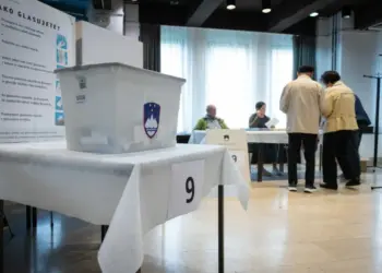 (iz minute v minuto) volilna udeležba visoka; osmomarčevski aktivisti nad skrajno “desne okraje” 2026