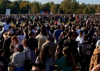 Mosh pits on the Mall: Turnstile rocks for a cause 2026