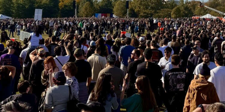Mosh pits on the mall: turnstile rocks for a cause 2026