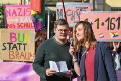 Mut gegen rechts: brandenburger lehrer bekommen küpper-preis 2026 - iustitia. Bg - gerechtigkeit Mut gegen rechts mut gegen rechts: brandenburger lehrer bekommen küpper-preis 2026 mut gegen rechts brandenburger lehrer bekommen pper pre mut gegen rechts verfasst von:dpa die brandenburger lehrer laura nickel und max teske bekommen für ihr mutiges auftreten gegen... Iustitia. Bg mut gegen rechts: brandenburger lehrer bekommen küpper-preis 2026 2026-10-21 10:39:00 iustitia. Bg - gerechtigkeit mut gegen rechts