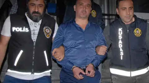 10 yıl önce milletvekili tezcan’ı yaralamıştı: başından vurulmuş halde ölü bulundu 2026 - adalet - iustitia. Bg Vurulmuş halde ölü 10 yıl önce milletvekili tezcan’ı yaralamıştı: başından vurulmuş halde ölü bulundu 2026 nce milletvekili tezcan yaralam ndan vurulmu halde bulu vurulmuş halde ölü haber merkezi aydın'da 2016 yılında dönemin chp milletvekili bülent tezcan'ı silahla yaralayan alparslan sargın,... Iustitia. Bg 10 yıl önce milletvekili tezcan’ı yaralamıştı: başından vurulmuş halde ölü bulundu 2026 2026-10-03 07:48:37 adalet - iustitia. Bg vurulmuş halde ölü