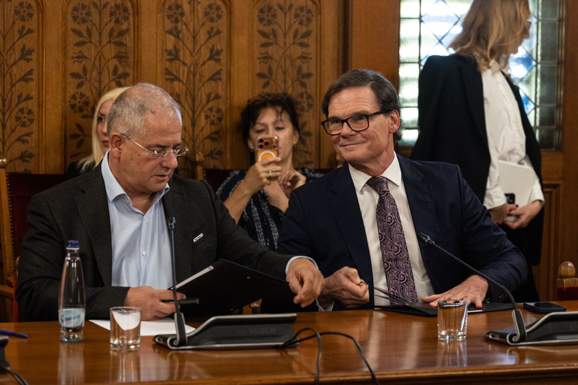Matolcsy györgy bánki eriknek fogalma sincs, hogyan került a kezébe az ő nevét viselő „elvesztette közpénzjellegét” törvényjavaslat, amit szerinte a matolcsy györgy vezette mnb készített 2026 nki eriknek fogalma sincs hogyan ker kez nev visel elve matolcsy györgy „az a jogszabály, amiért behívtak meghallgatásra, soha nem lépett életbe,... Iustitia. Bg bánki eriknek fogalma sincs, hogyan került a kezébe az ő nevét viselő „elvesztette közpénzjellegét” törvényjavaslat, amit szerinte a matolcsy györgy vezette mnb készített 2026 2026-10-01 14:35:59 igazságszolgáltatás - iustitia. Bg matolcsy györgy