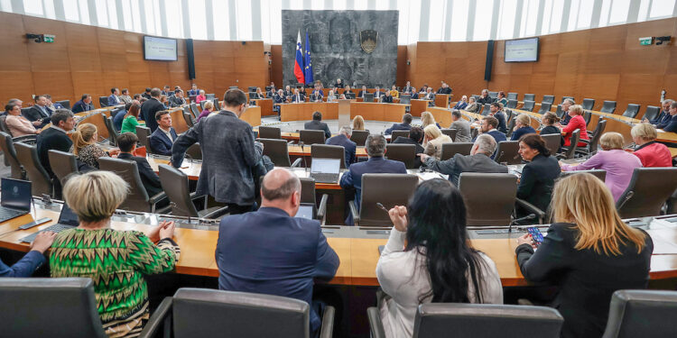 Dz odredil parlamentarno preiskavo v zadevi black cube na zahtevo opozicije 2026