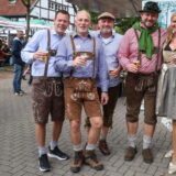 Besucher des Brechtener Oktoberfests im Jahr 2025