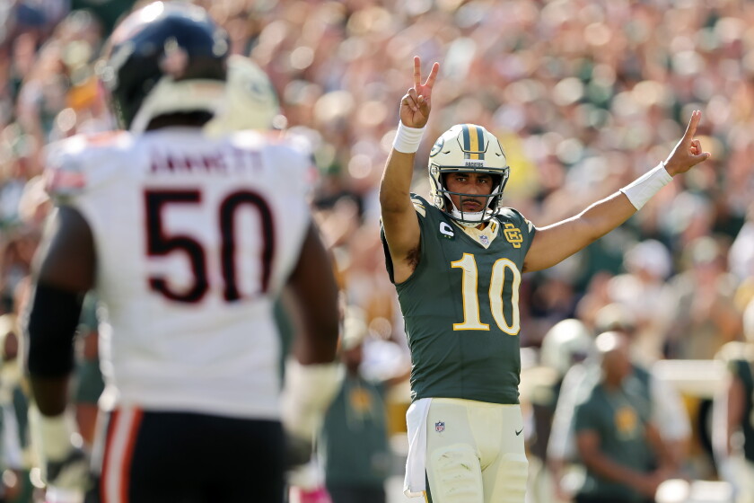 Optimist vs. Pessimist: bears could struggle to dig out of nfc north hole 2026 - justice Green bay, wisconsin - october 11: jordan love #10 of the green bay packers celebrates a touchdown pass against the chicago bears during the fourth quarter at lambeau field on october 11, 2026 in green bay, wisconsin. (photo by michael reaves/getty images) org xmit: 776511758