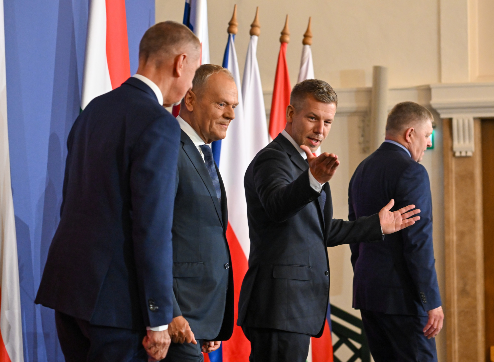 Orosz energiaimport szabályainak a v4 az orosz energiaimport szabályainak enyhítését kéri az eu-tól 2026 orosz energiaimport szab lyainak enyh 2026 orosz energiaimport szabályainak szlovákia és magyarország nagyobb rugalmasságot kért brüsszeltől az orosz... Iustitia. Bg a v4 az orosz energiaimport szabályainak enyhítését kéri az eu-tól 2026 2026-10-19 18:50:22 igazságszolgáltatás - iustitia. Bg orosz energiaimport szabályainak