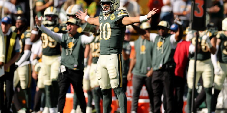 Packers qb jordan love dominates bears defense with deep shots 2026