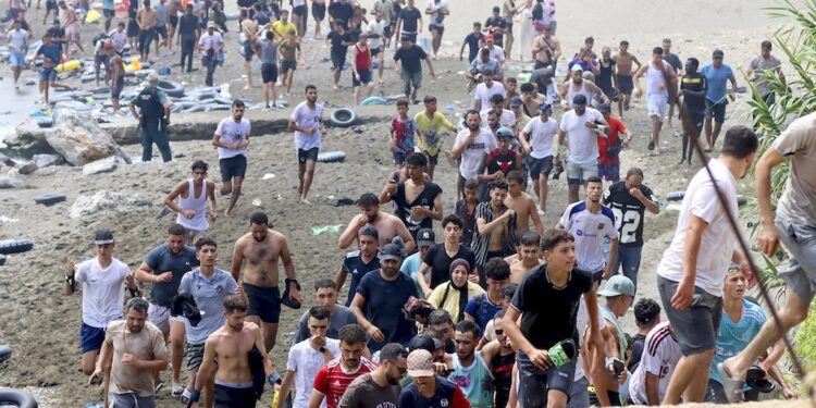 Španska policija izpraznila še en migrantski tabor v ceuti 2026