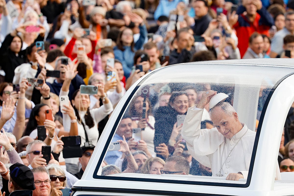Papa leão xiv regressa ao papamóvel oito dias após cirurgia ao cancro do pulmão. Veja as imagens 2026 - justiça - iustitia. Bg Papa leão papa leão xiv regressa ao papamóvel oito dias após cirurgia ao cancro do pulmão. Veja as imagens 2026 papa xiv regressa papam vel oito dias cirurgia cancro p 1 papa leão o papa leão xiv regressou esta quarta-feira, 21 de outubro, à praça de são pedro, no vaticano, oito dias depois de... Iustitia. Bg papa leão xiv regressa ao papamóvel oito dias após cirurgia ao cancro do pulmão. Veja as imagens 2026 2026-10-21 13:11:47 justiça - iustitia. Bg papa leão