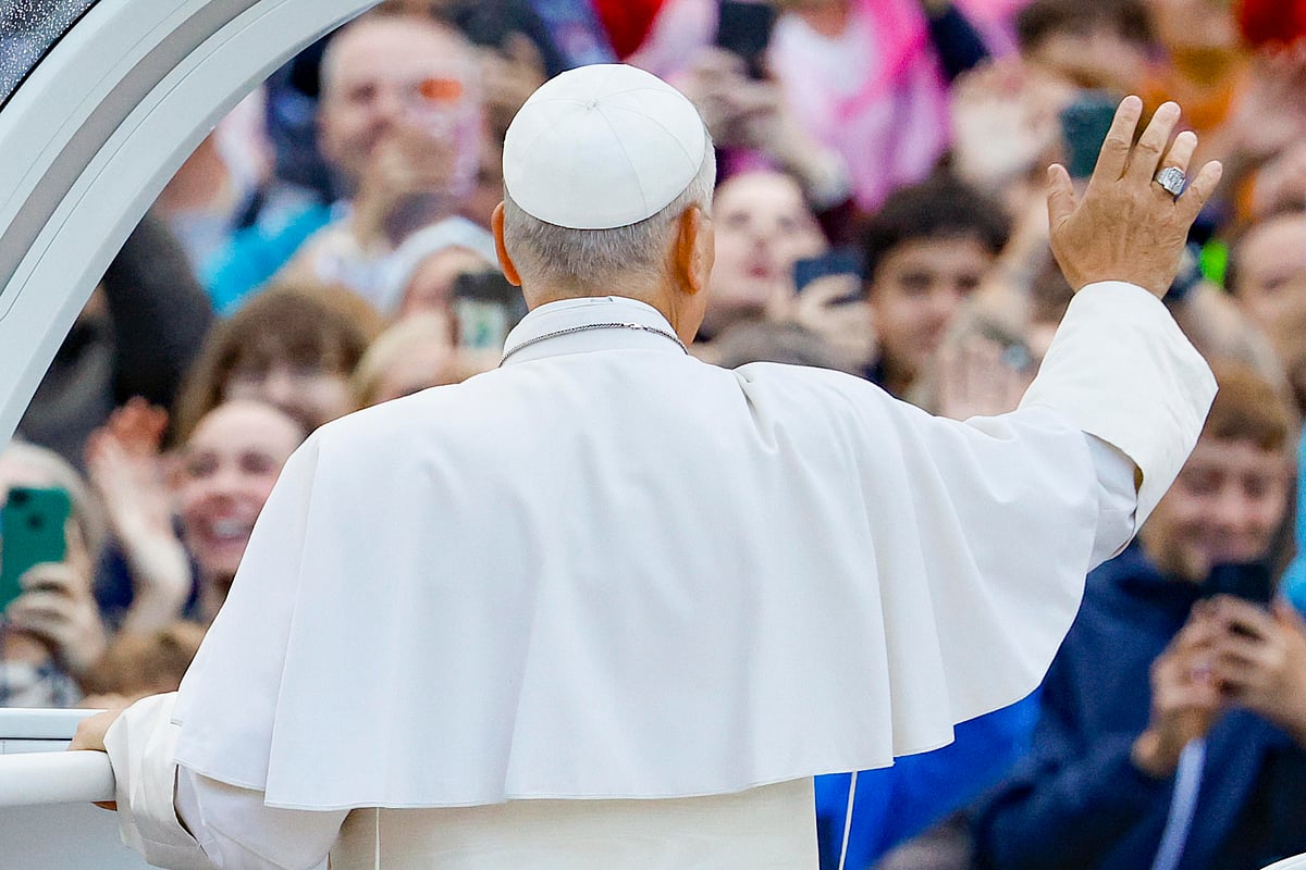 Papa leão xiv regressa ao papamóvel oito dias após cirurgia ao cancro do pulmão. Veja as imagens 2026 - justiça - iustitia. Bg Papa leão papa leão xiv regressa ao papamóvel oito dias após cirurgia ao cancro do pulmão. Veja as imagens 2026 papa xiv regressa papam vel oito dias cirurgia cancro p 2 papa leão o papa leão xiv regressou esta quarta-feira, 21 de outubro, à praça de são pedro, no vaticano, oito dias depois de... Iustitia. Bg papa leão xiv regressa ao papamóvel oito dias após cirurgia ao cancro do pulmão. Veja as imagens 2026 2026-10-21 13:11:47 justiça - iustitia. Bg papa leão