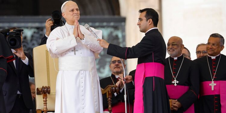 Papa leão xiv regressa ao papamóvel oito dias após cirurgia ao cancro do pulmão. Veja as imagens 2026 - justiça - iustitia. Bg Papa leão xiv regressa ao papamóvel oito dias após cirurgia ao cancro do pulmão. Veja as imagens 2026
