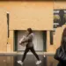Το παρίσι πίσω από ξύλινες σανίδες: «οχυρώνουν» τις βιτρίνες πριν από τις νέες διαδηλώσεις 2026 - δικαιοσυνη - iustitia. Bg Το παρίσι πίσω από ξύλινες σανίδες: «οχυρώνουν» τις βιτρίνες πριν από τις νέες διαδηλώσεις 2026
