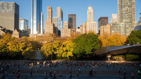 Runners start the Bank of America Chicago Marathon on North Columbus Drive at Grant Park.