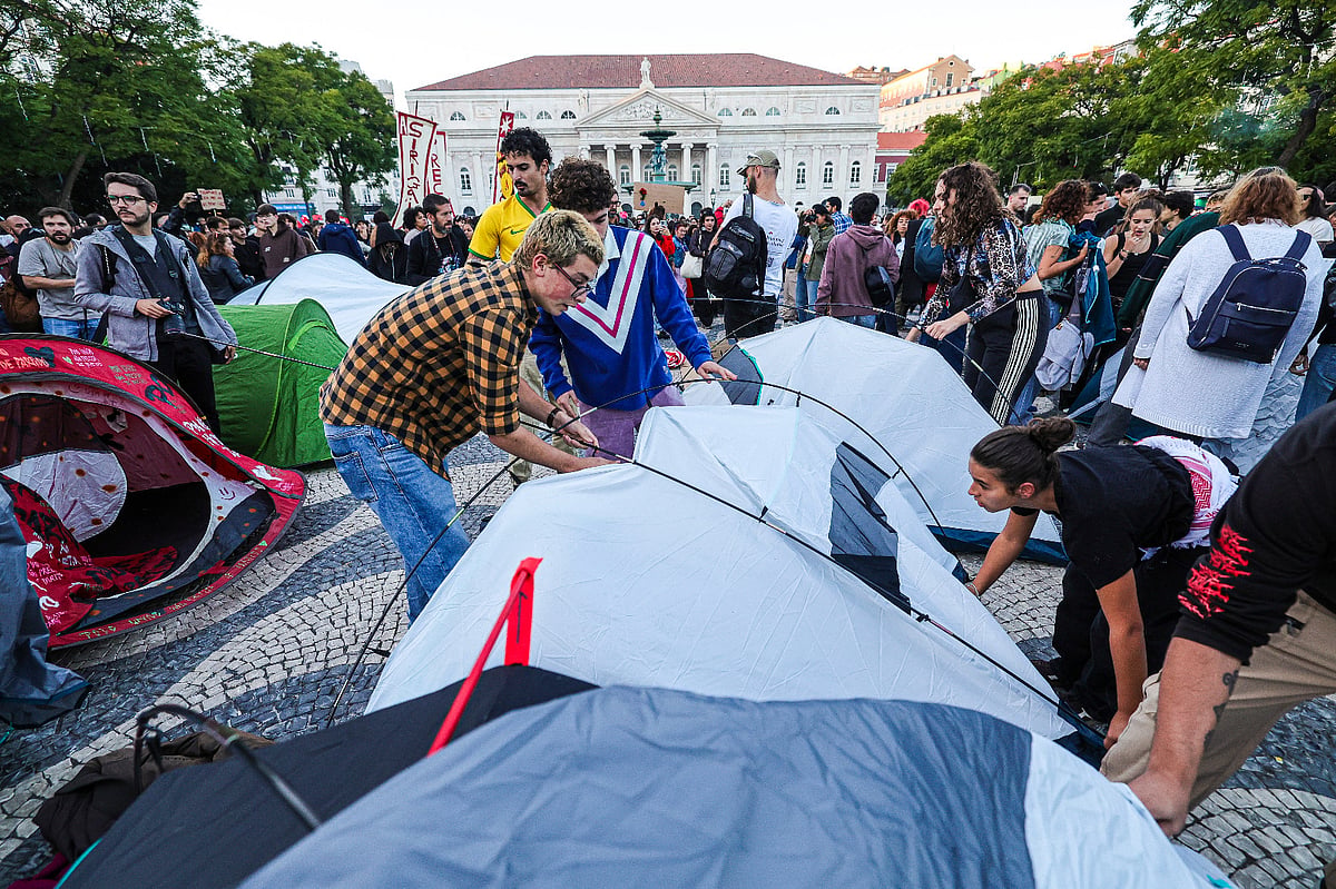 Praça polícia avança na praça da figueira. Pedras e vidros arremessados 2026 pol cia avan pra figueira pedras vidros arremessados 20 2 praça polícia avança na praça da figueira. Pedras e vidros arremessados agentes do corpo especial de polícia avançam em... Iustitia. Bg polícia avança na praça da figueira. Pedras e vidros arremessados 2026 2026-10-24 14:22:24 justiça - iustitia. Bg praça