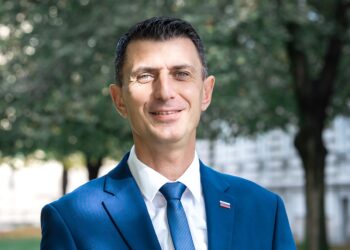 Poslanec andrej kosi v intervjuju za demokracijo: »vsem neodločenim volivcem želim reči, naj 11. Oktobra glasujejo štirikrat za in s tem prispevajo k večji blaginji slovenije« 2026