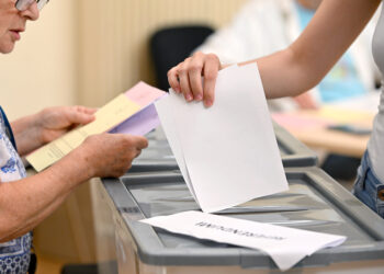 Pred morebitnimi rezi v javni sektor bo razpisan posvetovalni referendum 2026