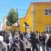 Protesta në korçë, gjimnazistët thyejnë me gurë xhamat e shkollës dhe dëmtojnë dyert! Sulmohet edhe drejtoria arsimore korçë 2026