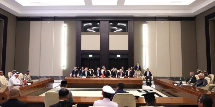 قطر وإندونيسيا وباكستان وتركيا توقع مذكرة تفاهم "بدر" لتعزيز التعاون في الصناعات الدفاعية 2026
