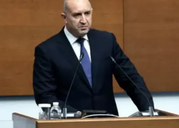 Радев: „лукойл“ е осигурен със суровина до средата на декември, място за паника няма 2026