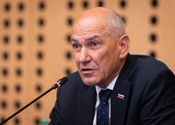 Referendumske zlorabe: premier janša napovedal možnost krivdne razrešitve dvk in kazenske ovadbe 2026