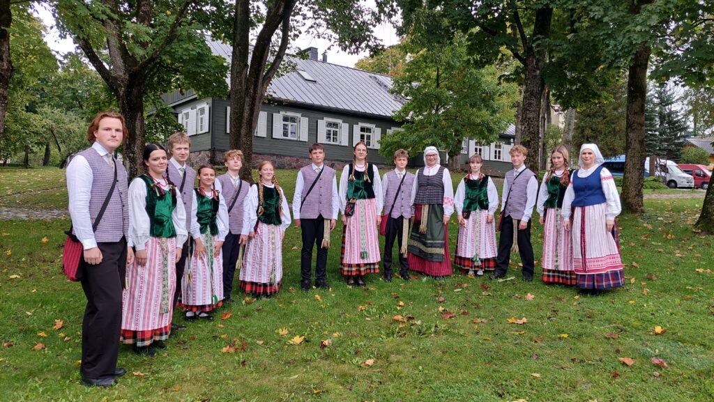 Respublikinis festivalis dudutis respublikinis festivalis „dudutis“ anykščiuose 2026 respublikinis festivalis dudutis anyk iuose 2026 3 respublikinis festivalis dudutis iustitia. Bg rugsėjo 26 d. Anykščių menų inkubatoriuje gargždų „vaivorykštės“ gimnazijos skudutininkų ansamblis, vadovaujamas muzikos mokytojos jūratės surblienės, dalyvavo respublikiniame... Respublikinis festivalis „dudutis“ anykščiuose 2026 2026-09-30 07:23:35 teisingumas - iustitia. Bg respublikinis festivalis dudutis