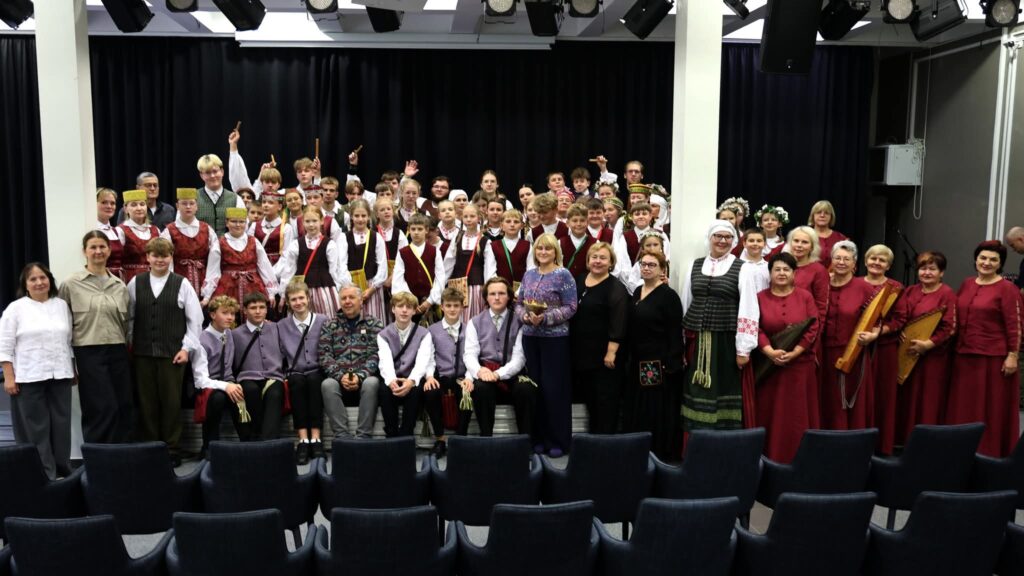 Respublikinis festivalis dudutis respublikinis festivalis „dudutis“ anykščiuose 2026 respublikinis festivalis dudutis anyk iuose 2026 7 respublikinis festivalis dudutis iustitia. Bg rugsėjo 26 d. Anykščių menų inkubatoriuje gargždų „vaivorykštės“ gimnazijos skudutininkų ansamblis, vadovaujamas muzikos mokytojos jūratės surblienės, dalyvavo respublikiniame... Respublikinis festivalis „dudutis“ anykščiuose 2026 2026-09-30 07:23:35 teisingumas - iustitia. Bg respublikinis festivalis dudutis