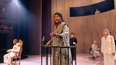 Jessica dean turner (hermione)in chicago shakespeare theater’s production
of shakespeare’s the winter’s tale.