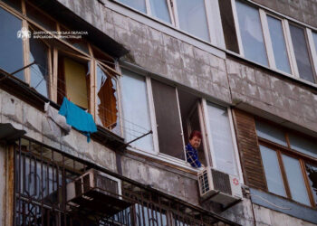 Росіяни атакували дніпро: поранений чоловік, пошкоджені будинки й транспортна інфраструктура 2026